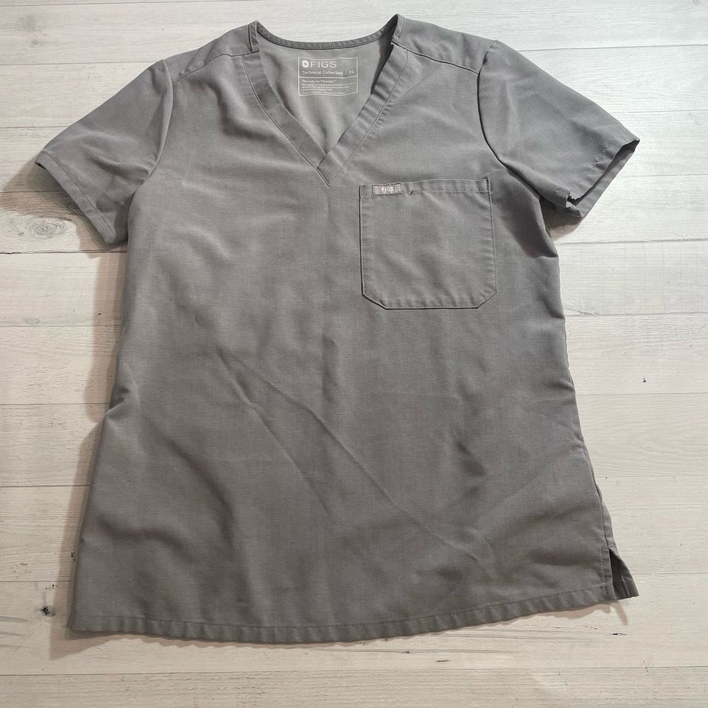 figs technical collectionโ scrub top XS